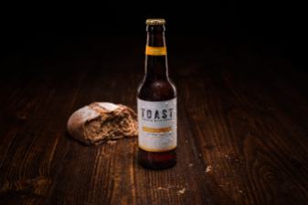 Toast Ale_Session IPA_with bread (c) Mark Wesley-min